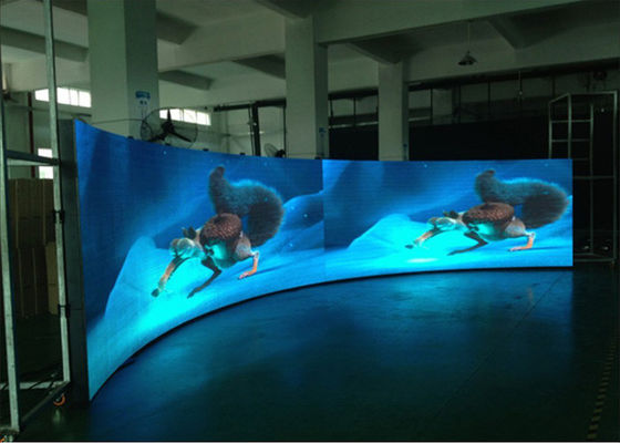 Màn hình LED cong P5 độ phân giải cao Đầy đủ màu sắc SMD 3 In 1 cho Stange / Concert