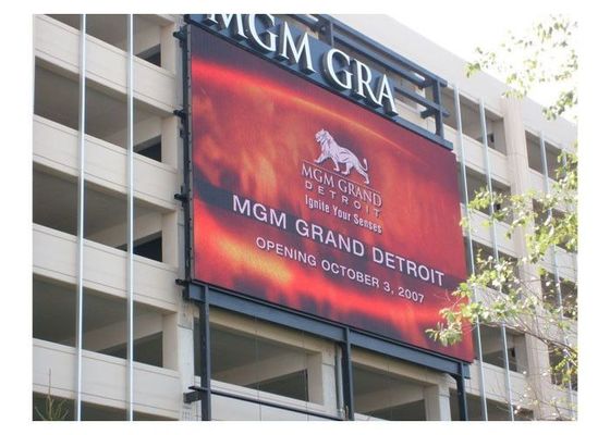 Màn hình Led quảng cáo ngoài trời 2R1G1B DIP346 P16 bên đường