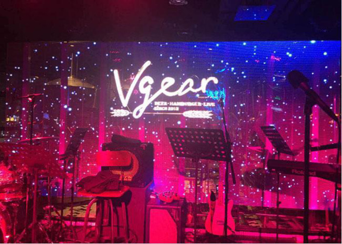 Màn hình LED trong suốt P15 Rõ ràng đầy đủ màu sắc SM3528 Tiết kiệm năng lượng 65746 Dos / Sqm